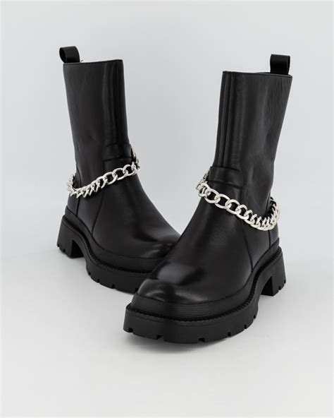 platypus chain boots.